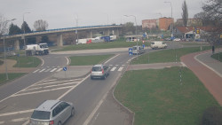 Křižovatka ulic Velká Dlážka a Polní