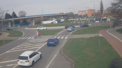 Křižovatka ulic Velká Dlážka a Polní