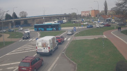 Křižovatka ulic Velká Dlážka a Polní