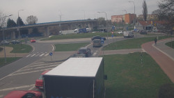 Křižovatka ulic Velká Dlážka a Polní