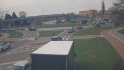 Křižovatka ulic Velká Dlážka a Polní