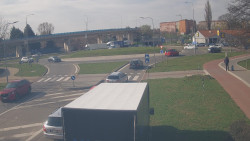 Křižovatka ulic Velká Dlážka a Polní