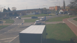 Křižovatka ulic Velká Dlážka a Polní