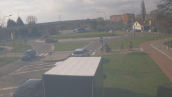 Křižovatka ulic Velká Dlážka a Polní