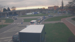 Křižovatka ulic Velká Dlážka a Polní