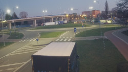 Křižovatka ulic Velká Dlážka a Polní