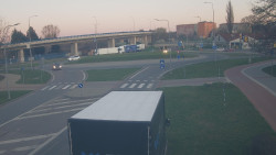 Křižovatka ulic Velká Dlážka a Polní