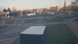 Křižovatka ulic Velká Dlážka a Polní