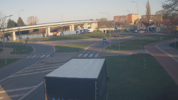 Křižovatka ulic Velká Dlážka a Polní