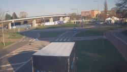 Křižovatka ulic Velká Dlážka a Polní