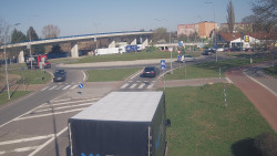 Křižovatka ulic Velká Dlážka a Polní