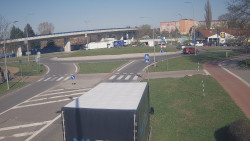 Křižovatka ulic Velká Dlážka a Polní