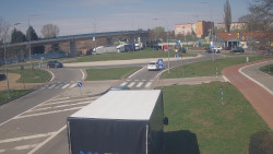 Křižovatka ulic Velká Dlážka a Polní