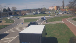 Křižovatka ulic Velká Dlážka a Polní