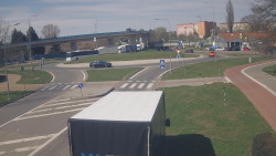 Křižovatka ulic Velká Dlážka a Polní