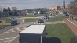 Křižovatka ulic Velká Dlážka a Polní