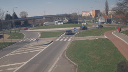 Křižovatka ulic Velká Dlážka a Polní