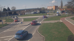 Křižovatka ulic Velká Dlážka a Polní