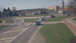 Křižovatka ulic Velká Dlážka a Polní