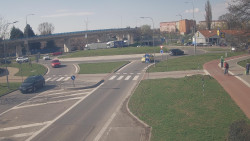 Křižovatka ulic Velká Dlážka a Polní