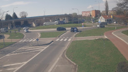 Křižovatka ulic Velká Dlážka a Polní