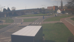 Křižovatka ulic Velká Dlážka a Polní