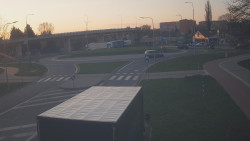 Křižovatka ulic Velká Dlážka a Polní