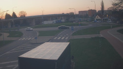 Křižovatka ulic Velká Dlážka a Polní