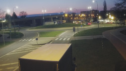 Křižovatka ulic Velká Dlážka a Polní