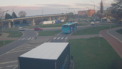 Křižovatka ulic Velká Dlážka a Polní