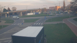 Křižovatka ulic Velká Dlážka a Polní