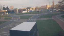 Křižovatka ulic Velká Dlážka a Polní