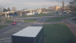 Křižovatka ulic Velká Dlážka a Polní