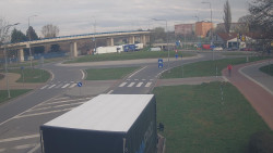 Křižovatka ulic Velká Dlážka a Polní