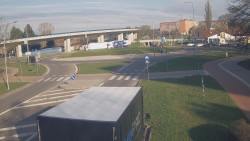 Křižovatka ulic Velká Dlážka a Polní