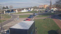 Křižovatka ulic Velká Dlážka a Polní