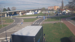 Křižovatka ulic Velká Dlážka a Polní