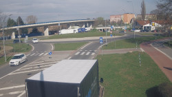 Křižovatka ulic Velká Dlážka a Polní