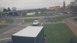 Křižovatka ulic Velká Dlážka a Polní