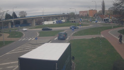 Křižovatka ulic Velká Dlážka a Polní