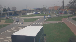 Křižovatka ulic Velká Dlážka a Polní