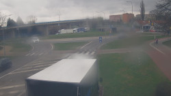 Křižovatka ulic Velká Dlážka a Polní