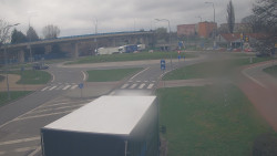 Křižovatka ulic Velká Dlážka a Polní