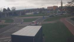 Křižovatka ulic Velká Dlážka a Polní