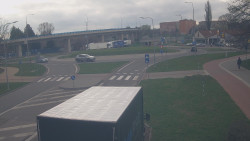 Křižovatka ulic Velká Dlážka a Polní