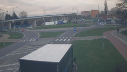 Křižovatka ulic Velká Dlážka a Polní