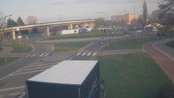 Křižovatka ulic Velká Dlážka a Polní