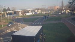 Křižovatka ulic Velká Dlážka a Polní