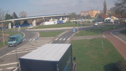 Křižovatka ulic Velká Dlážka a Polní