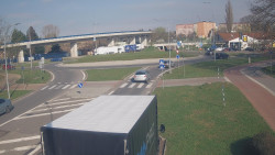 Křižovatka ulic Velká Dlážka a Polní